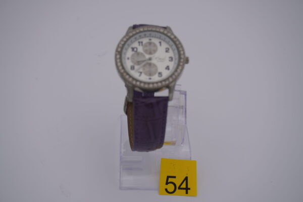 watch by Kim rogers costume has 3 small hands too