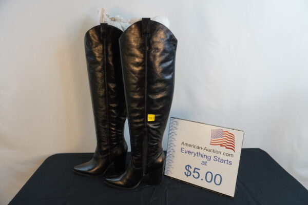 women's boots new. approx. 26" tall size us10