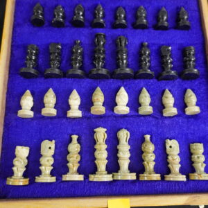 Hand made Real ONYX chess game with board on wooden case