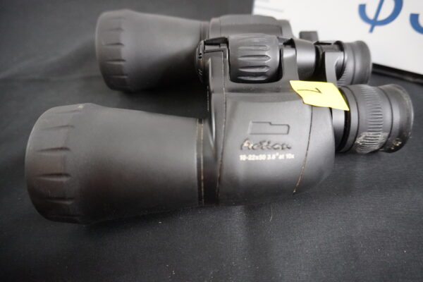 Binoculars, action 10-22x50 3.8 at 10x - Image 2