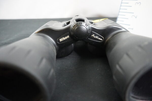 Binoculars, action 10-22x50 3.8 at 10x - Image 3