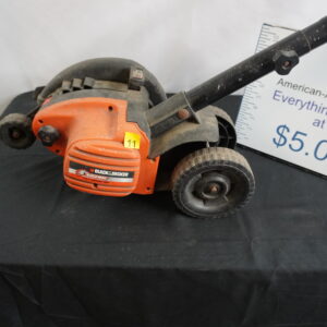 Black and Decker elec edger LE750 edgehog (works)
