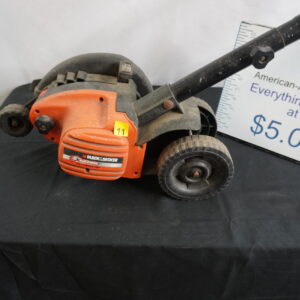 Black and Decker elec edger LE750 edgehog (works)