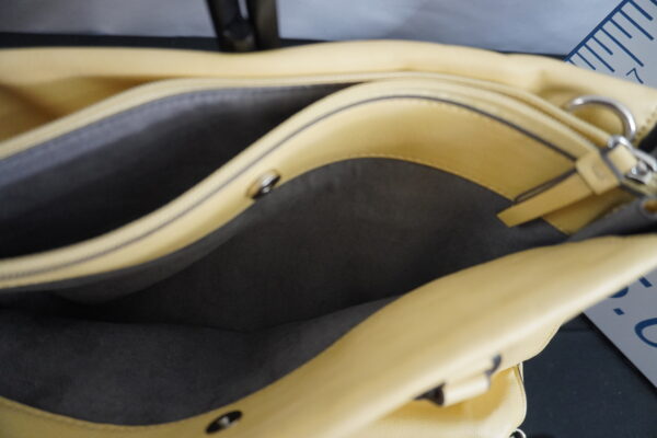 Brand new Tan NEW Reaction Kenneth Cole purse - Image 2