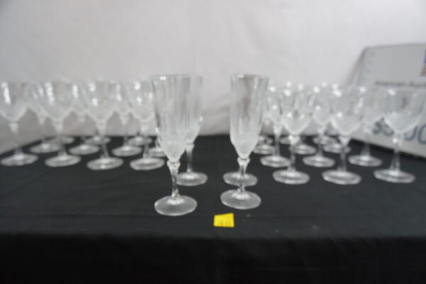 28 piece 3 different sizes "Crystal d' Argues Durand Florance" (Elegant tulip design) - Image 2