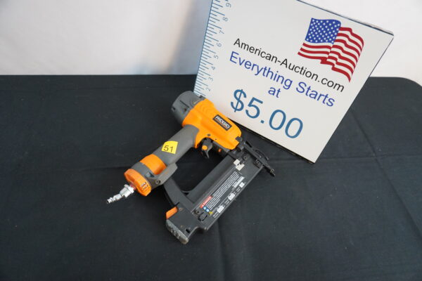 Ridgid air Nailer 5/8"-2 1/8" nails great shape