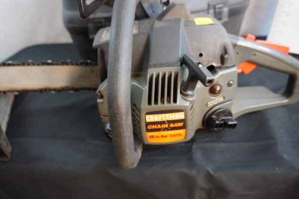 Craftsman2.6 cc 18" chainsaw with AUTO sharpener, case, extra chain - Image 3