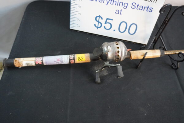 Delta reel and rod NEVER used, tag on string  lil rough from storage tho 7' ugly stick