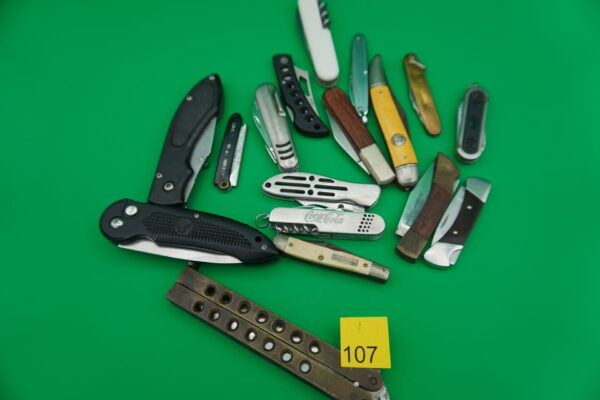 Lot of old knifes, craftsman, buck, Swiss etc.